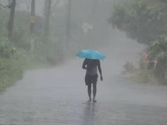 വടക്കന് ജില്ലകളില് കനത്ത മഴ ; തൃശൂരില് മിന്നല് ചുഴലി, പാലക്കാടും ശക്തമായ കാറ്റ്